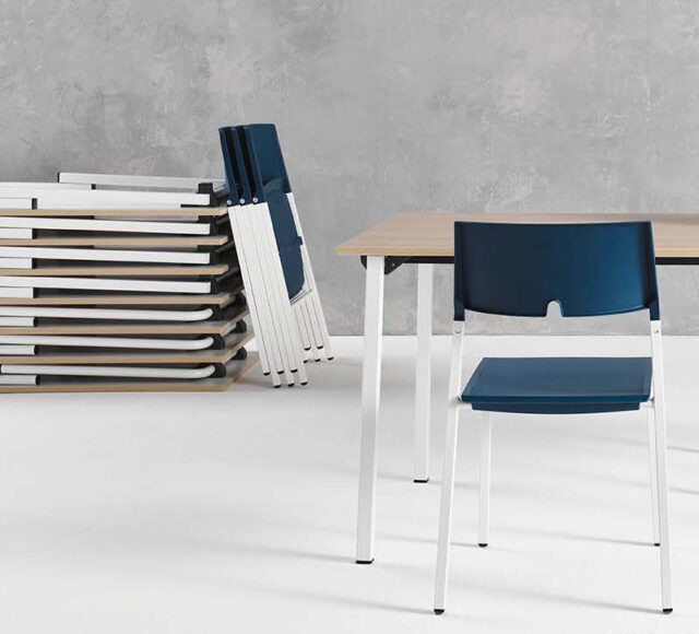 Pliana folding table